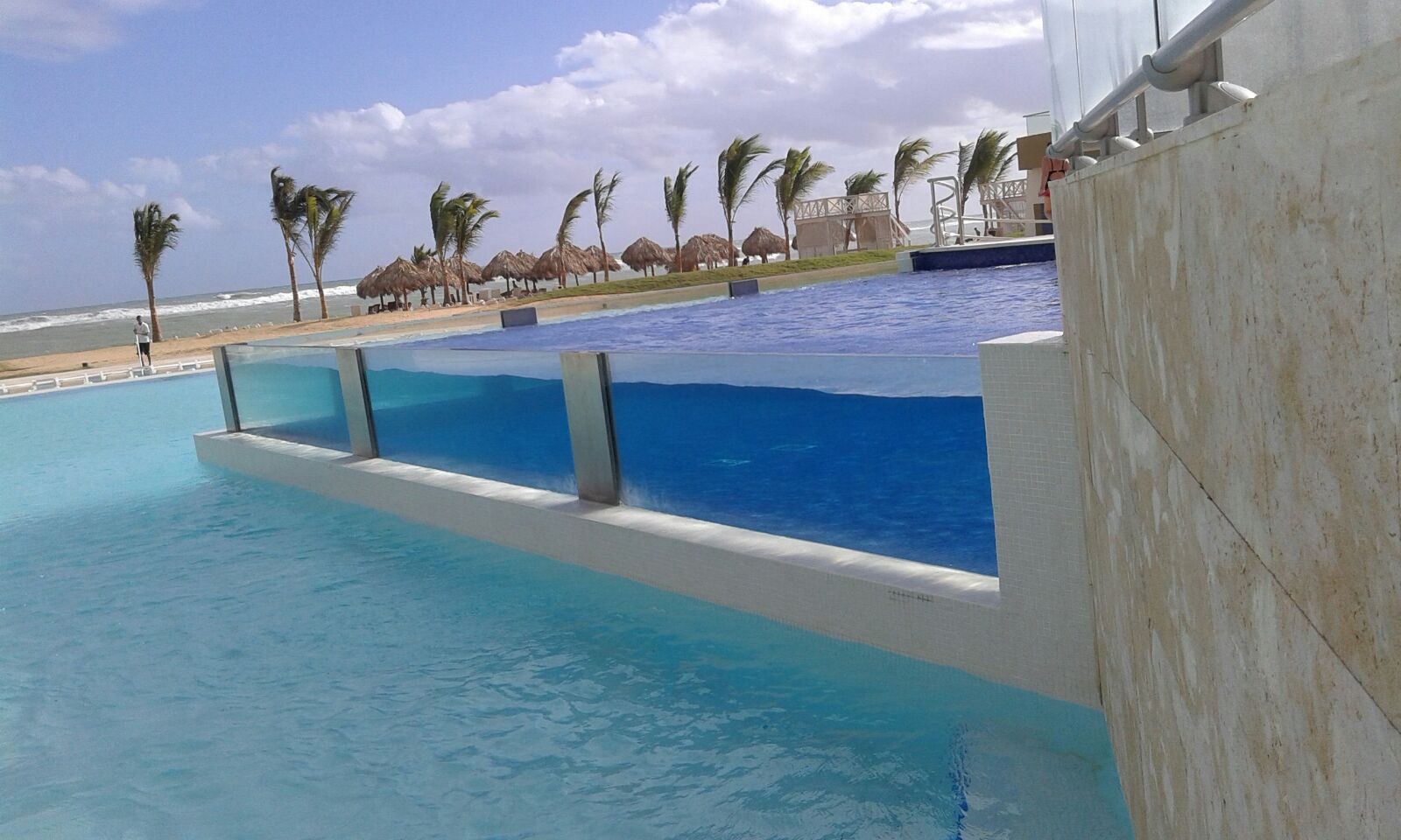 Hotel Caribecan Punta Cana piscina de vidrio