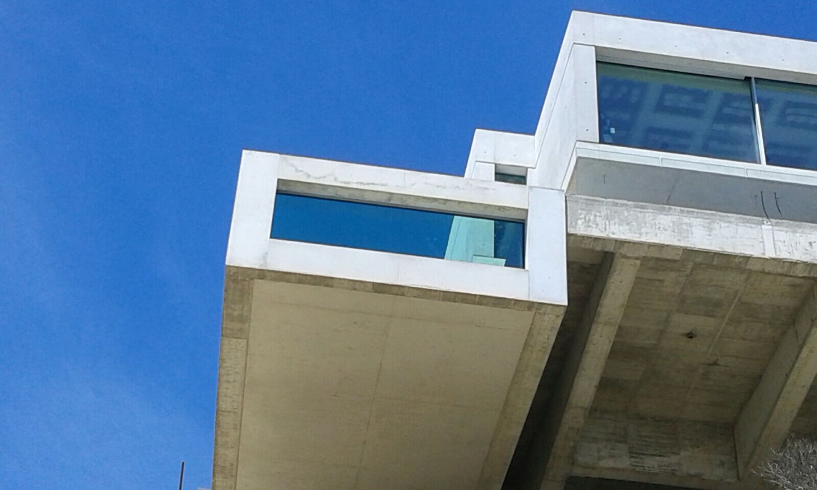 Piscina rebosante en Alicante