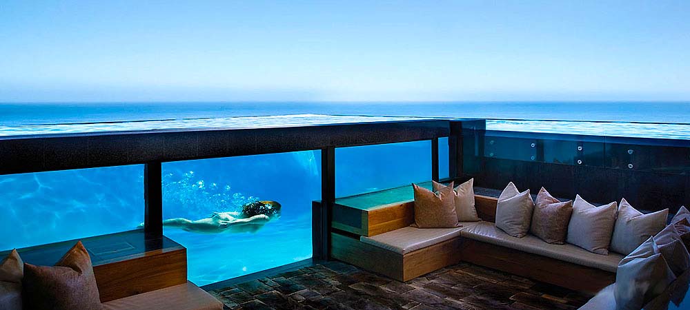 Ventana subacuática de vidrio en piscina